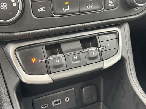 Used 2024 GMC Terrain SLE FWD image 14