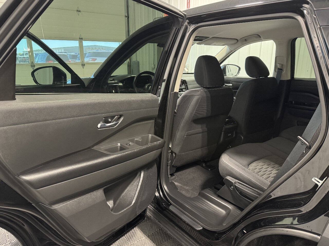 Used 2022 Nissan Pathfinder S AWD/4WD image 11