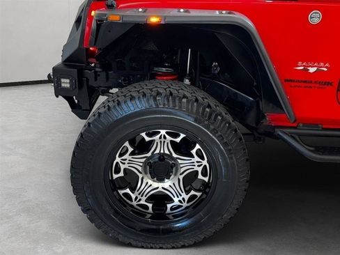 Used 2018 Jeep Wrangler Unlimited Sahara AWD/4WD image 26