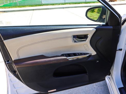 Used 2016 Toyota Avalon Limited image 40