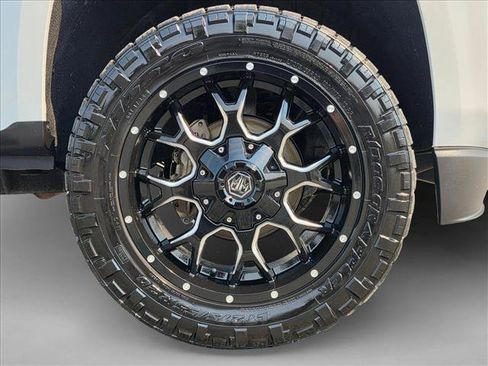 Used 2020 Chevrolet Colorado Z71 AWD/4WD image 9