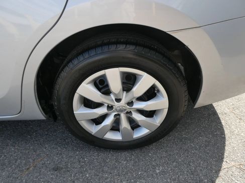 Used 2015 Toyota Corolla LE FWD image 31