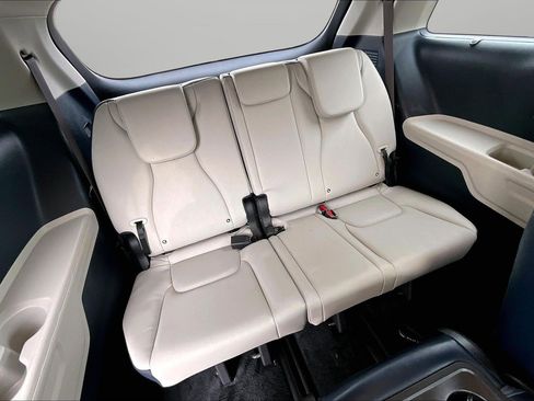 Used 2026 Kia Carnival EX image 19