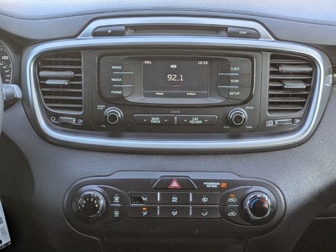 Used 2017 Kia Sorento AWD image 20