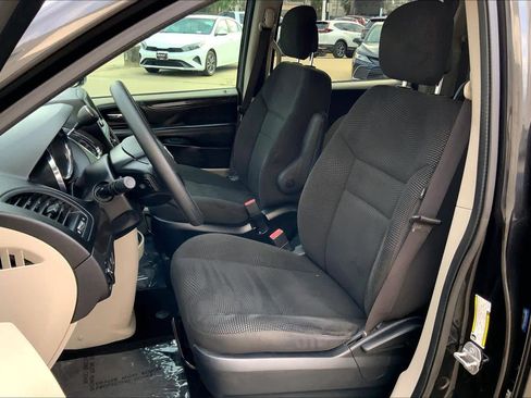 Used 2020 Dodge Grand Caravan SE w/ UConnect Hands-Free Group image 8