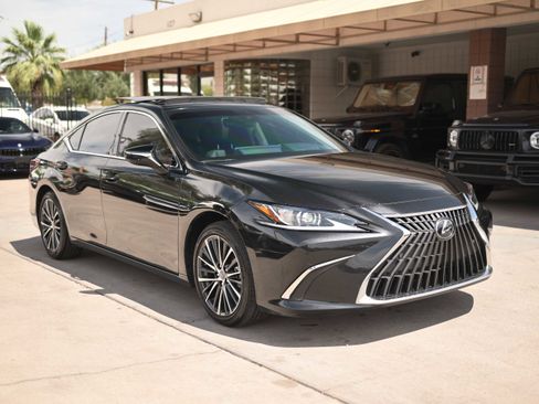 Used 2025 Lexus ES 350 w/ Premium Package FWD image 3