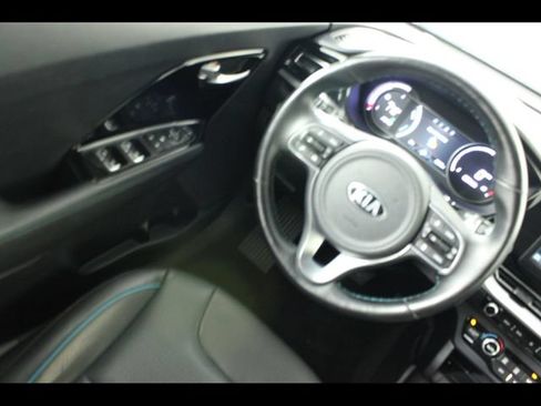 Used 2020 Kia Niro EX Premium w/ Cold Weather Package FWD image 17