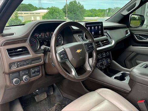 Used 2021 Chevrolet Tahoe LT w/ LT Signature Package RWD image 5