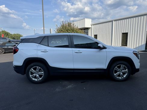 Used 2024 GMC Terrain SLE AWD/4WD image 4