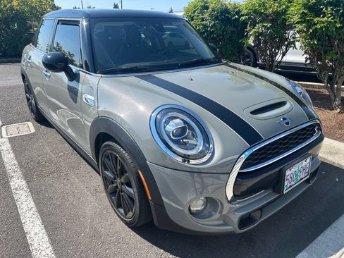 Used 2019 MINI Cooper S w/ Signature Upholstery Package FWD image 3