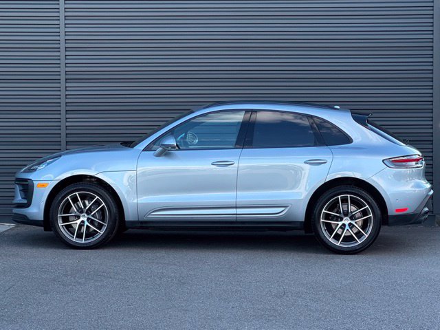 Used 2023 Porsche Macan AWD/4WD image 2