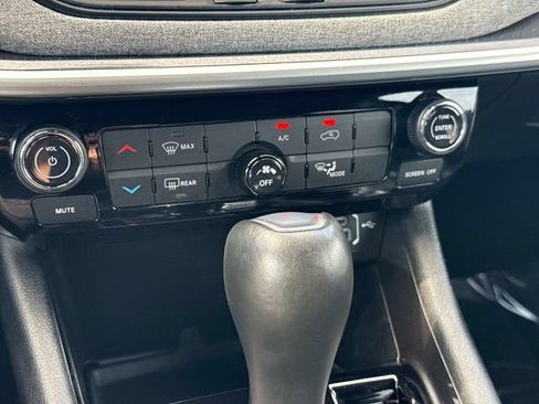 Used 2024 Jeep Compass Latitude AWD/4WD image 19