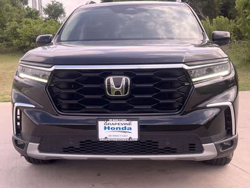 Certified 2025 Honda Pilot Touring image 7