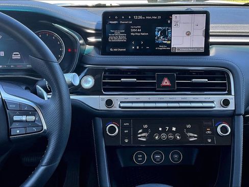 Used 2025 Genesis G70 2.5T image 9