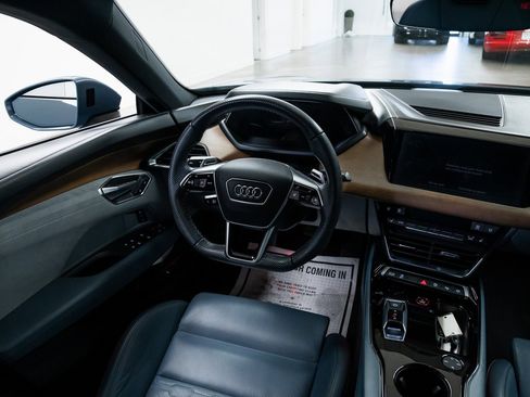 Used 2022 Audi e-tron GT Prestige w/ Prestige Package image 10