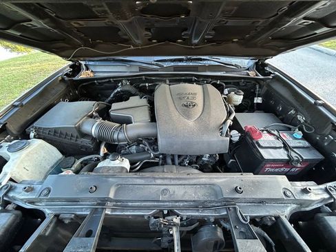 Used 2022 Toyota Tacoma SR5 RWD image 10
