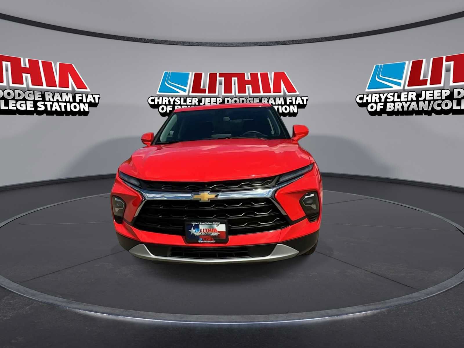 Used 2025 Chevrolet Blazer LT FWD image 3