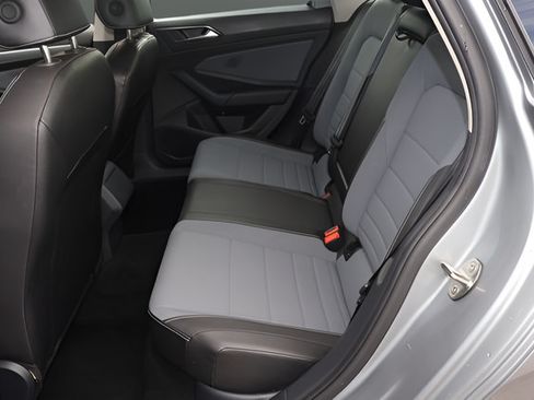 Certified 2025 Volkswagen Jetta SE FWD image 14