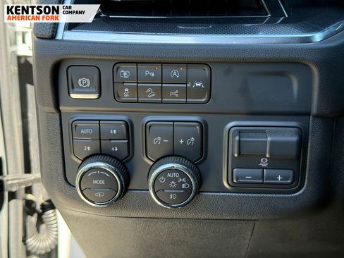 Used 2025 Chevrolet Suburban RST w/ RST Capability Package AWD/4WD image 17