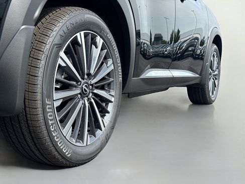 New 2026 Nissan Pathfinder Platinum AWD/4WD image 14