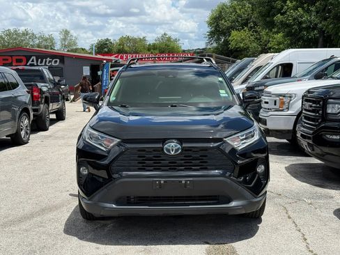 Used 2020 Toyota RAV4 XLE w/ Convenience Package AWD/4WD image 2