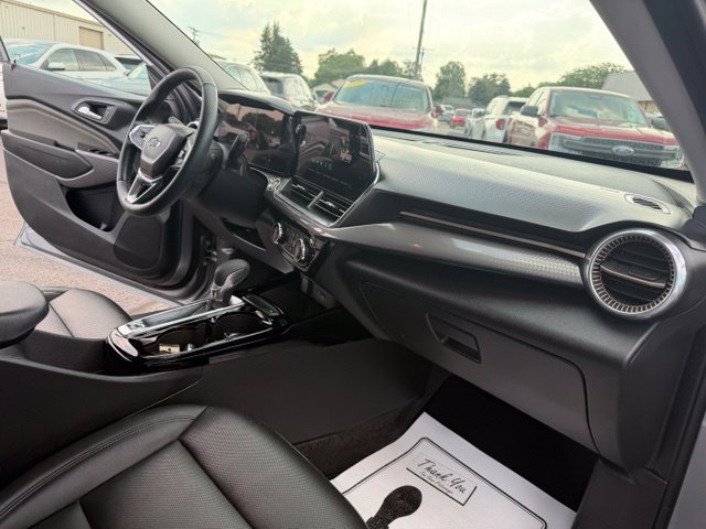 Used 2025 Chevrolet Trax ACTIV w/ Driver Confidence Package FWD image 32
