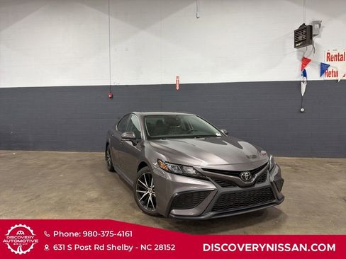 Used 2022 Toyota Camry SE image 40