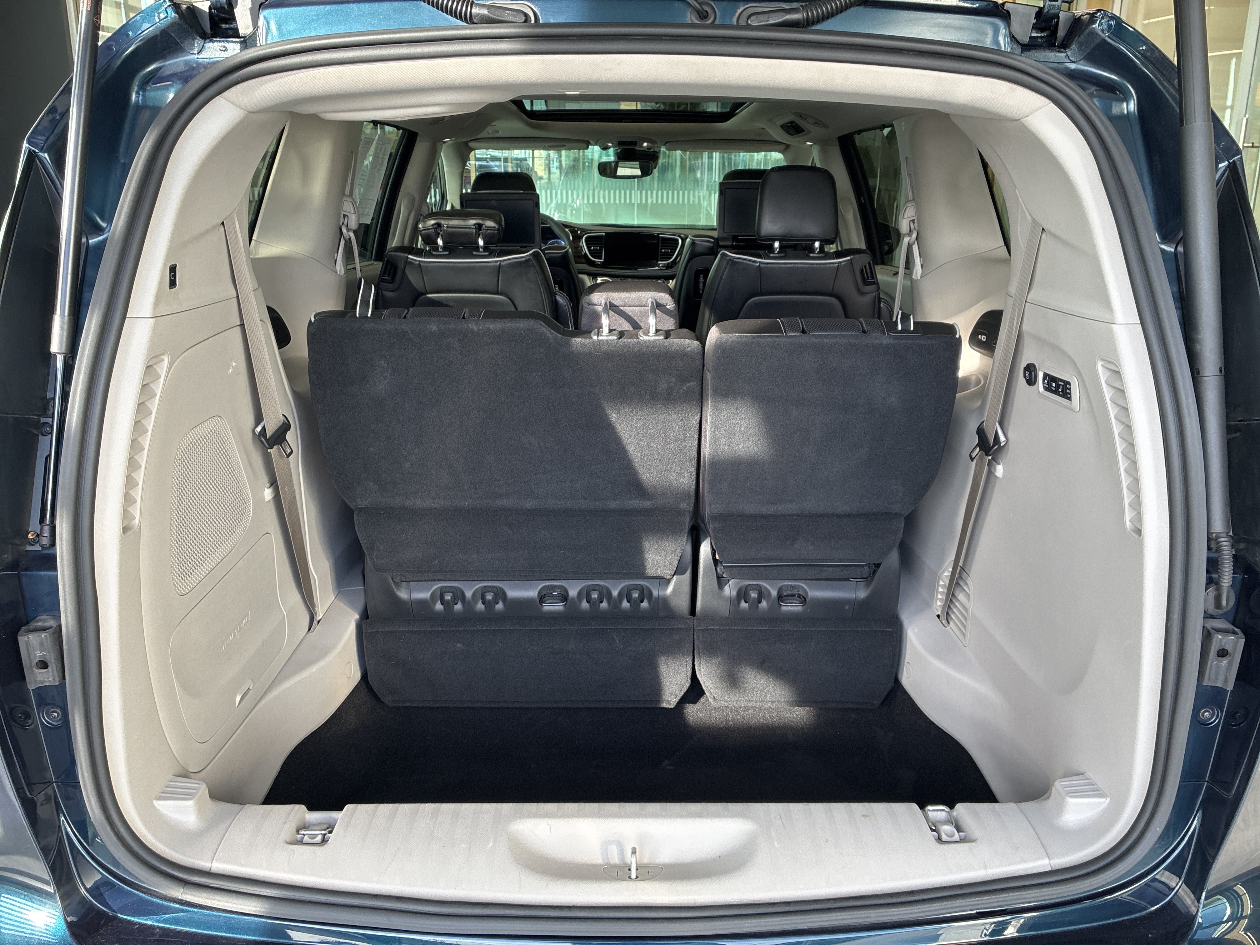 Certified 2023 Chrysler Pacifica Limited w/ Uconnect Theater Family Group AWD/4WD image 11