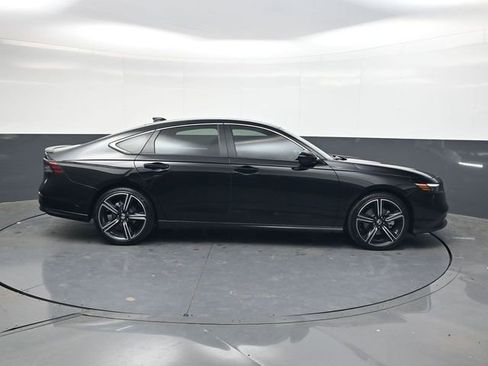 Used 2025 Honda Accord Sport image 3