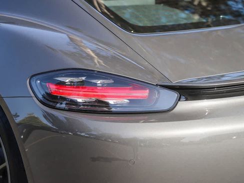 Used 2021 Porsche 718 Cayman RWD image 9