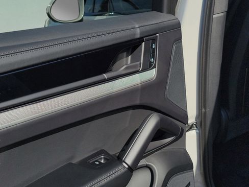 Used 2025 Porsche Cayenne image 10