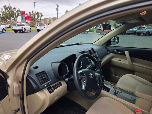 Used 2013 Toyota Highlander FWD image 15