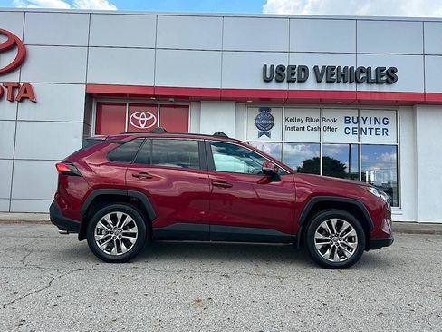 Certified 2021 Toyota RAV4 XLE Premium AWD/4WD image 6