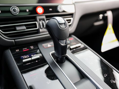 Certified 2026 Porsche Macan S AWD/4WD image 20