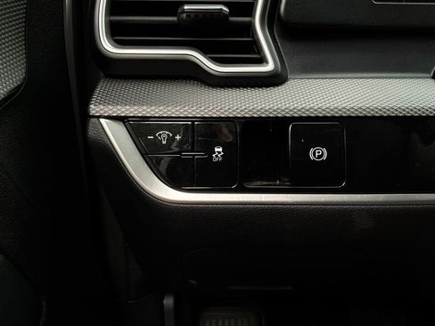 Used 2025 Kia Sportage LX image 20