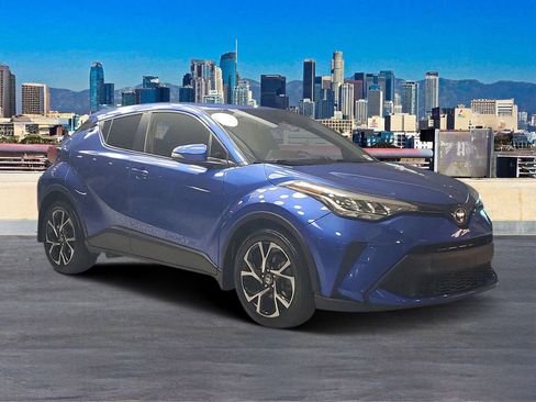 Used 2021 Toyota C-HR XLE image 3