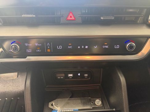 Used 2023 Kia Sportage EX AWD/4WD image 7