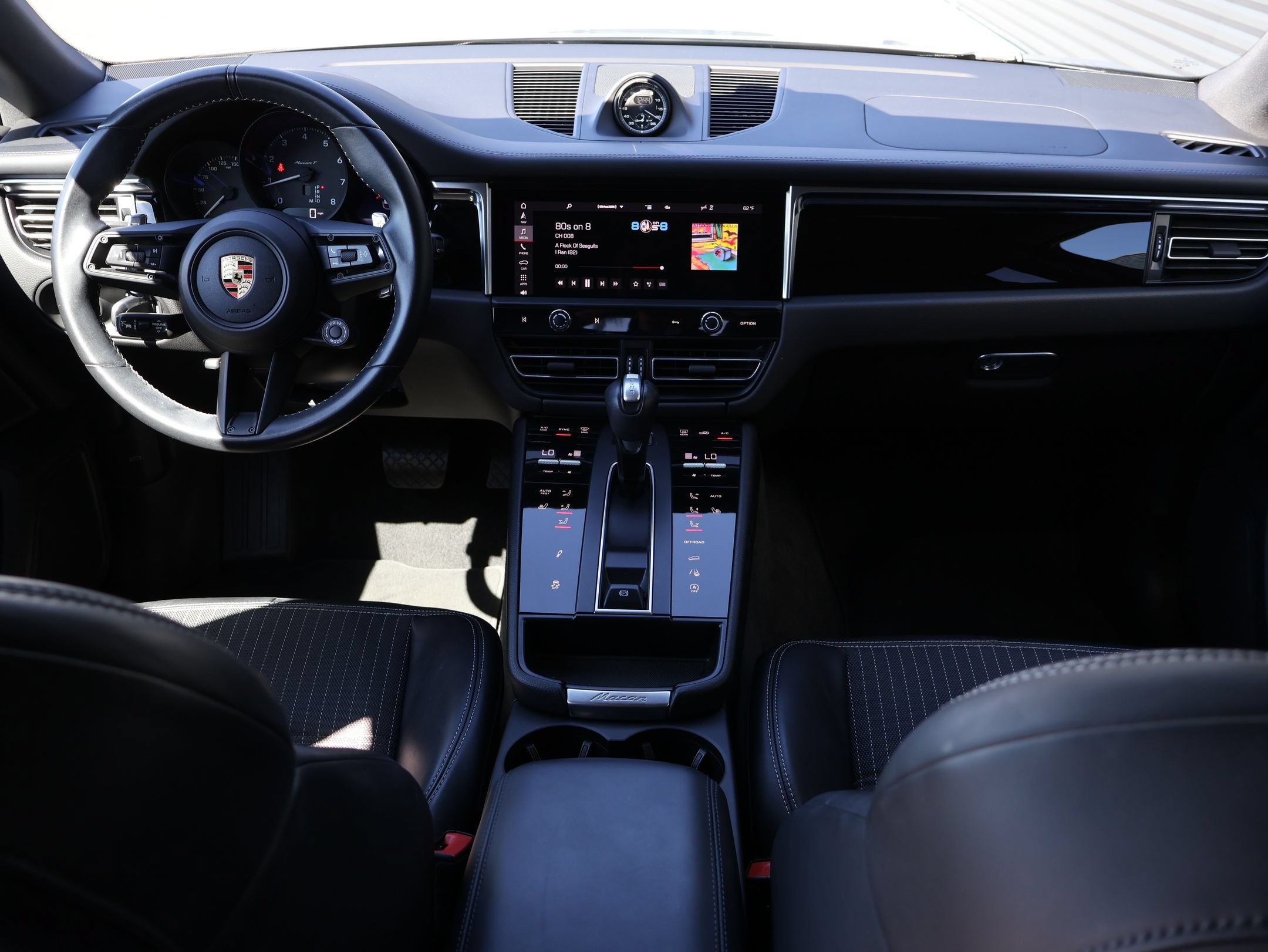 Used 2024 Porsche Macan Turbo AWD/4WD image 28