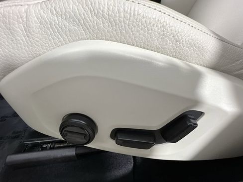 Certified 2025 Volvo XC60 B5 Core image 16