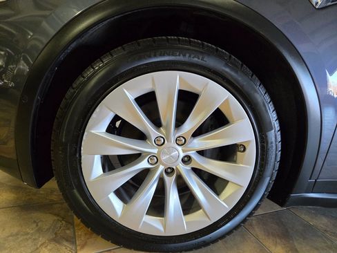 Used 2018 Tesla Model X 100D image 19