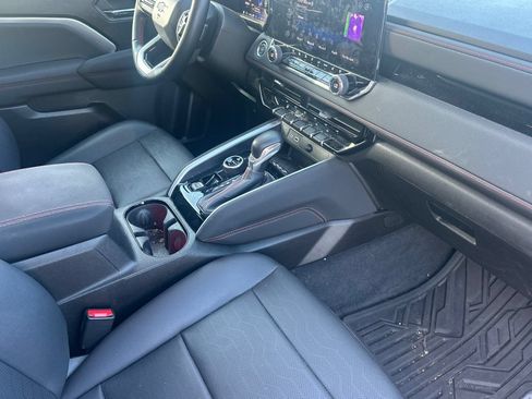 Used 2024 Chevrolet Colorado Z71 w/ Z71 Convenience Package 2 AWD/4WD image 19