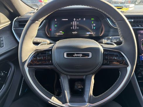 Used 2024 Jeep Grand Cherokee Overland w/ Trailer Tow Package image 9