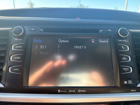 Used 2018 Toyota Highlander XLE image 39