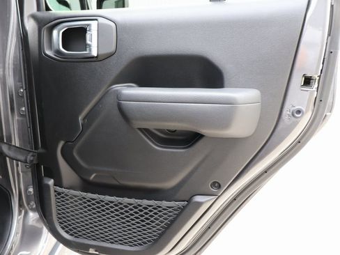 Used 2022 Jeep Gladiator Sport image 11