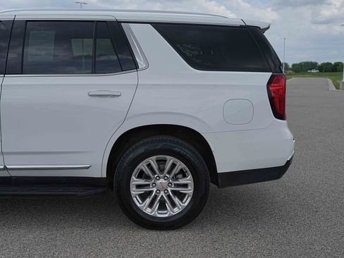 Used 2024 GMC Yukon SLT AWD/4WD image 12