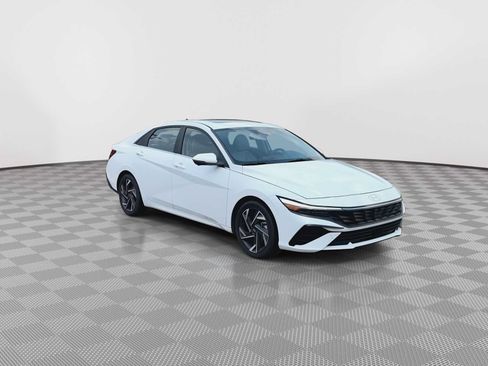 Used 2024 Hyundai Elantra Limited FWD image 2