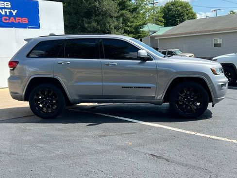 Used 2021 Jeep Grand Cherokee Laredo X AWD/4WD image 46