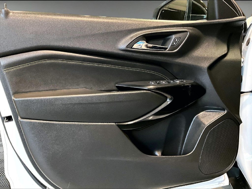 Used 2024 Chevrolet Trax ACTIV w/ Sunroof Package FWD image 9