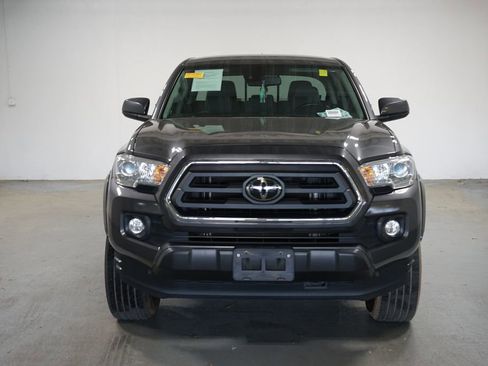 Used 2022 Toyota Tacoma SR5 AWD/4WD image 2