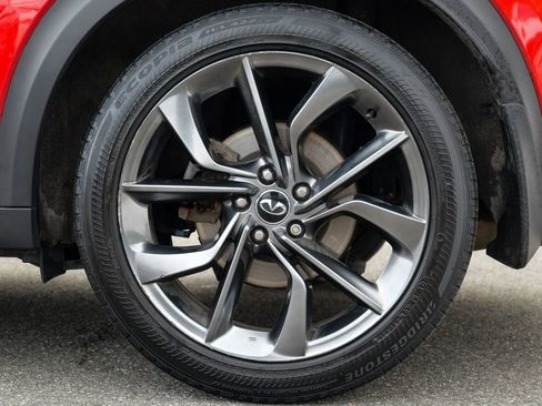 Used 2019 INFINITI QX50 Essential w/ Sensory Package image 12